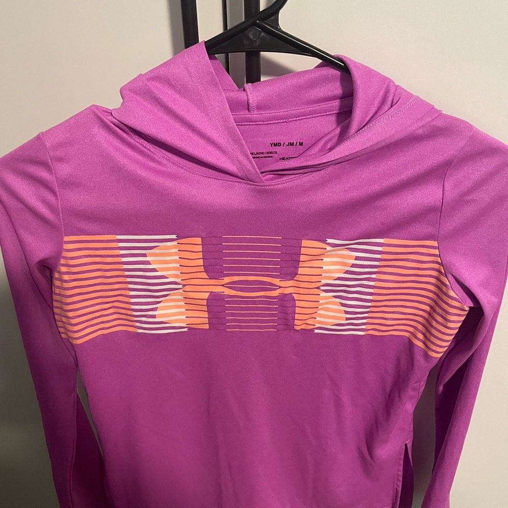 Girls size M lose long Sleeve by Under armor. Good condition.
